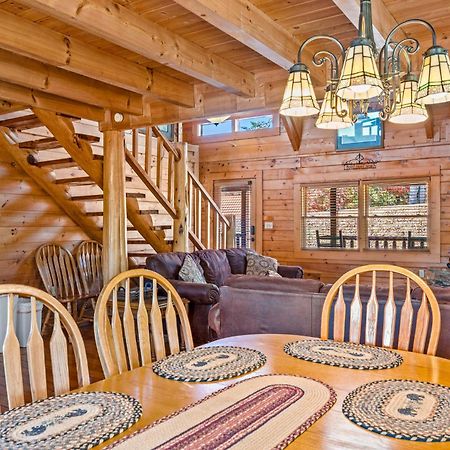 Bearfoot Pines - True Log Cabin - Wi-Fi, Hot Tub, Fishing, Deck With Views! - Mins To Pf Sevierville Bagian luar foto