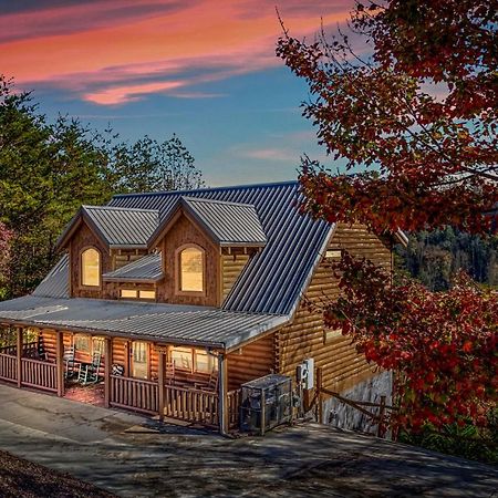 Bearfoot Pines - True Log Cabin - Wi-Fi, Hot Tub, Fishing, Deck With Views! - Mins To Pf Sevierville Bagian luar foto