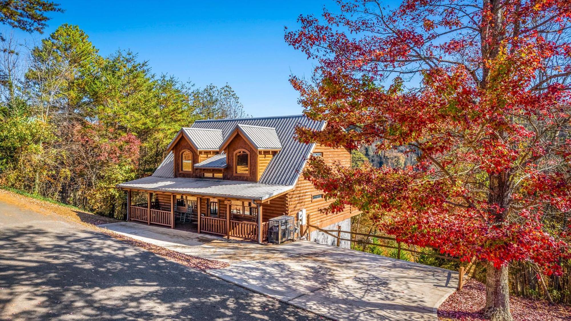Bearfoot Pines - True Log Cabin - Wi-Fi, Hot Tub, Fishing, Deck With Views! - Mins To Pf Sevierville Bagian luar foto