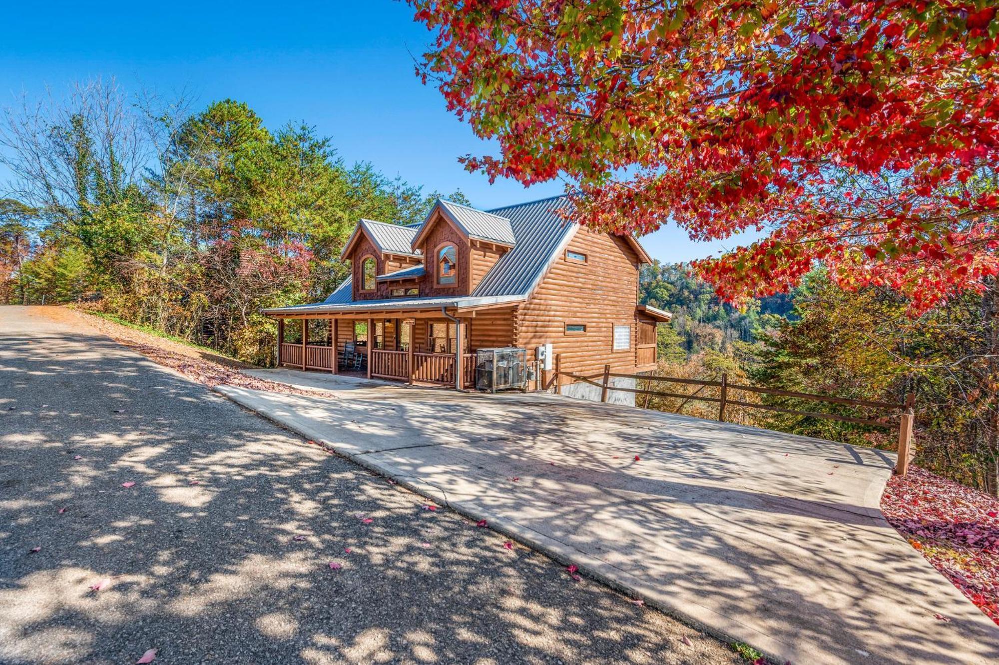 Bearfoot Pines - True Log Cabin - Wi-Fi, Hot Tub, Fishing, Deck With Views! - Mins To Pf Sevierville Bagian luar foto
