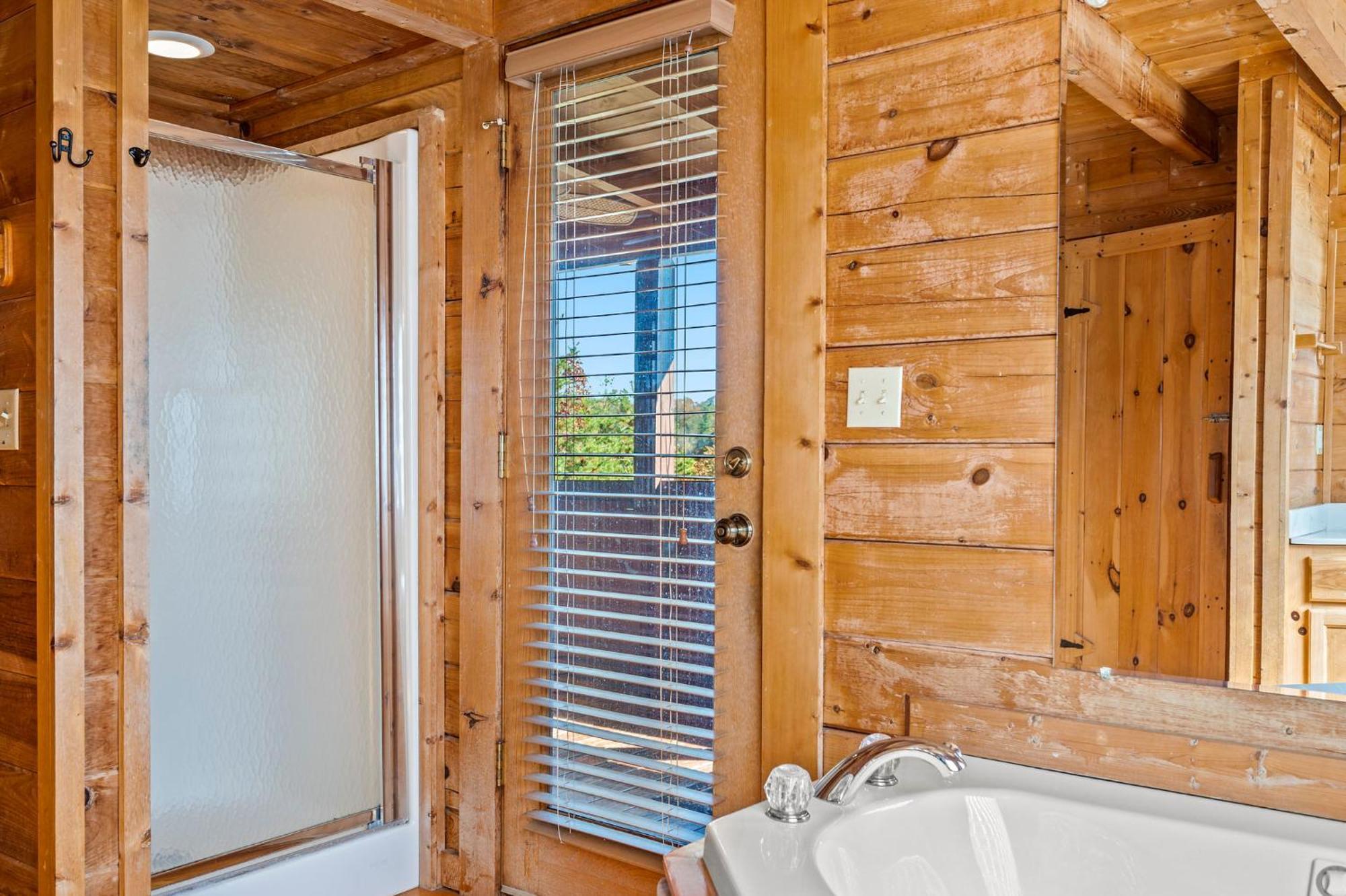 Bearfoot Pines - True Log Cabin - Wi-Fi, Hot Tub, Fishing, Deck With Views! - Mins To Pf Sevierville Bagian luar foto